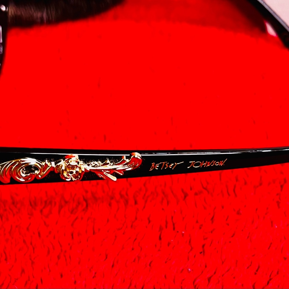 Betsey Johnson Bundle (Sunnies & Bag) with Vintage Unbranded Necklace - Picture 4 of 10